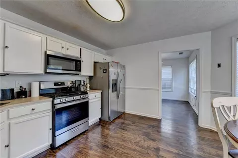 Kitchen - 840 Ahearn Ct, Suwanee, GA 30024 photo 3 of 5