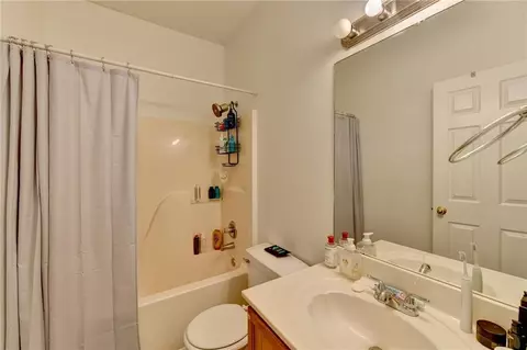 Bath - 840 Ahearn Ct, Suwanee, GA 30024 photo 1 of 2