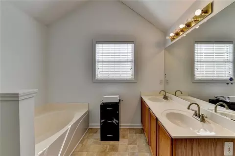 Bath - 840 Ahearn Ct, Suwanee, GA 30024 photo 2 of 2