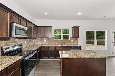 Kitchen - 10994 Genova Ter, Hampton, GA 30228 photo 2 of 2