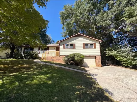 207 Mayflower Dr, Woodstock, GA 30188
