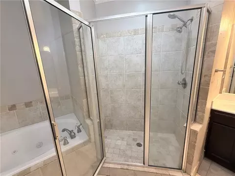 Bath - 250 Ryan Ln, Covington, GA 30014 photo 6 of 9