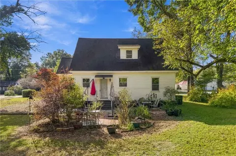 Exterior - 225 Bellview St, Winder, GA 30680 photo 11 of 14