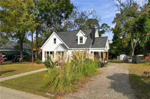 Exterior - 225 Bellview St, Winder, GA 30680 photo 3 of 14