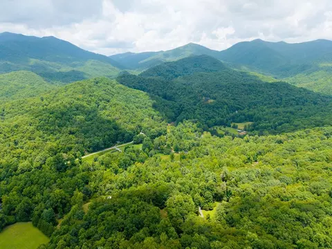 9-17 Mary Ln, Hayesville, NC 28904