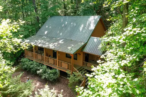 1380 Deerfield Dr, Young Harris, GA 30582