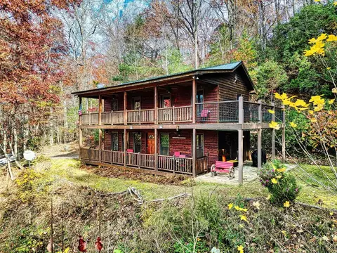 190 Ruby Lake Dr N, Hiawassee, GA 30546