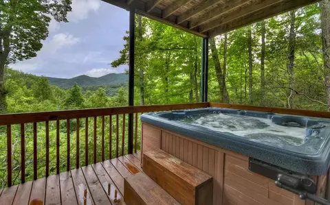 515 Amy Creek Cir, Ellijay, GA 30540