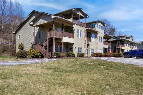 1725 Watercrest Way D, Young Harris, GA 30582