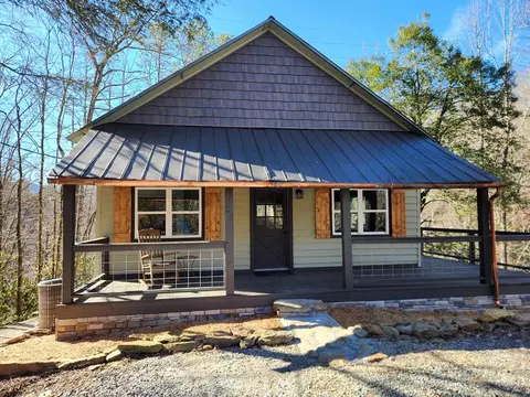 820 Beaver Crk, Andrews, NC 28901