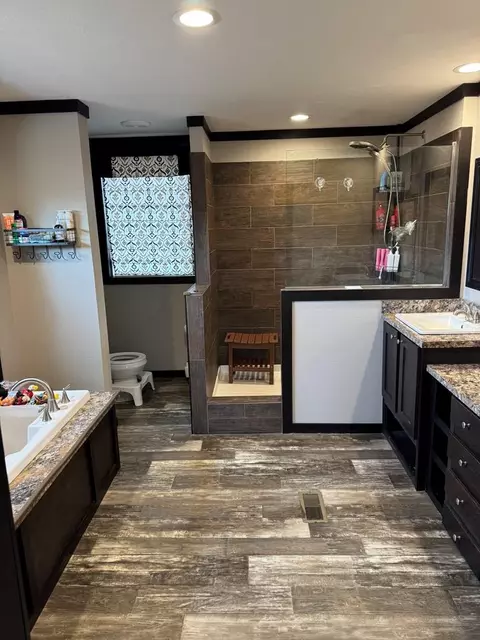 Bath - 35 Bergan Moore Rd, Murphy, NC 28906 photo 2 of 2