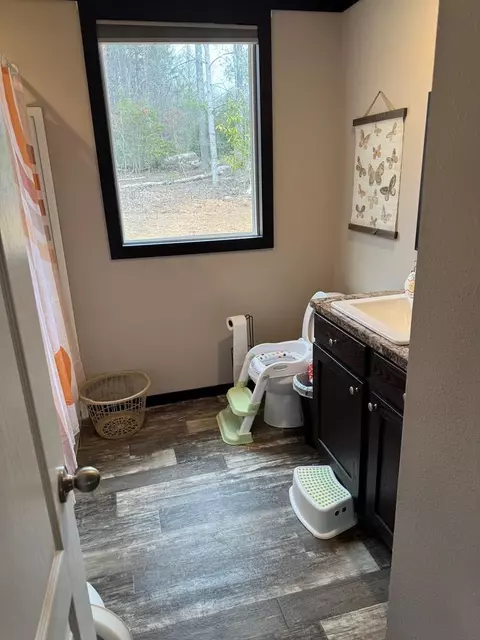 Bath - 35 Bergan Moore Rd, Murphy, NC 28906 photo 1 of 2