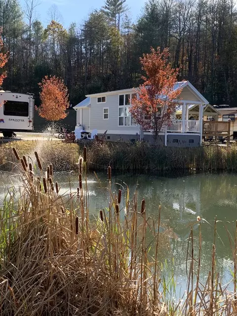 8 Mountain Meadows Dr, Morganton, GA 30560