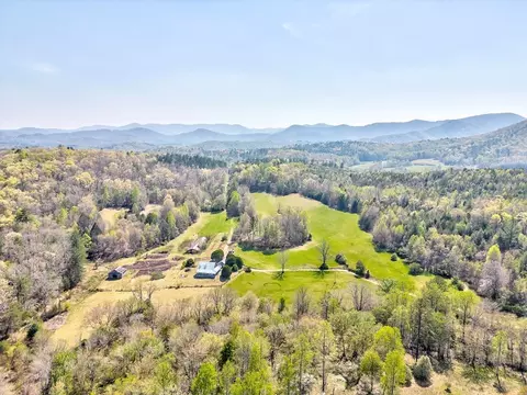 365 Waters Rd, Mccaysville, GA 30555