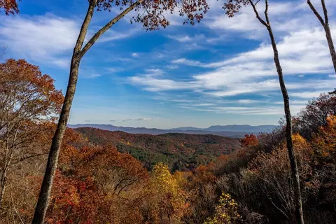 36 Utana Bluffs Trl, Ellijay, GA 30540