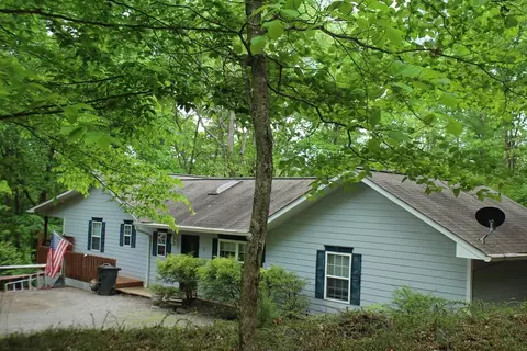 6961 Woodlake Cir, Young Harris, GA 30582