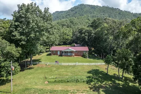 16 Lois Ln, Hayesville, NC 28904