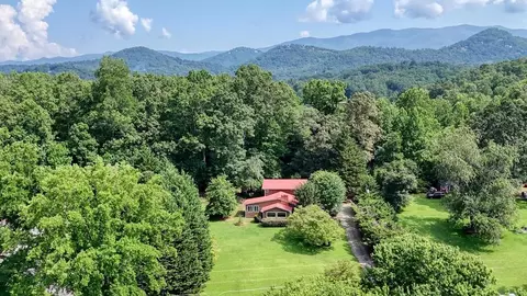 60 Cardinal Ln, Hayesville, NC 28904