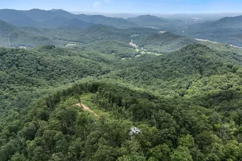 1 Lories Mountain Dr, Hayesville, NC 28904