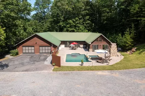 787 Sawyer Cove Rd, Hayesville, NC 28904