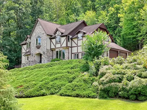 251 Quail Cove Ln, Brasstown, NC 28902