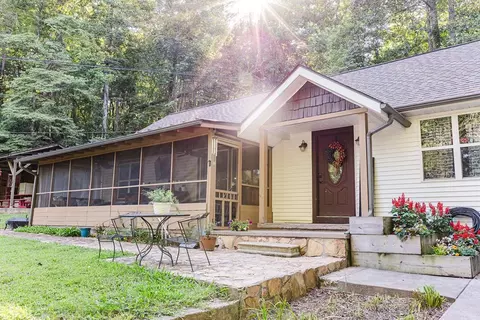 777 Williamstown Rd, Mineral Bluff, GA 30559