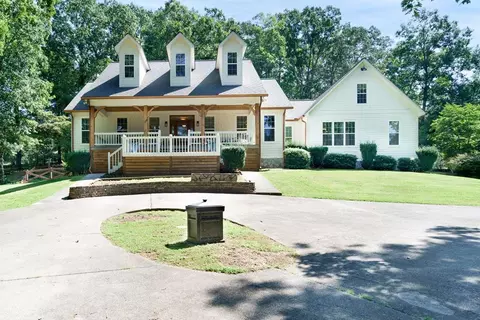 211 W Oakcrest Dr, Epworth, GA 30541