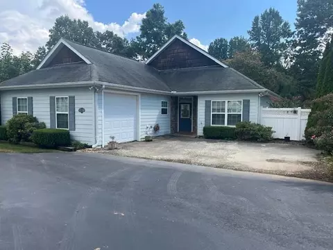 422 Longview Cir, Hiawassee, GA 30546
