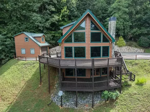 71 S Hidden Valley Dr, Ellijay, GA 30536