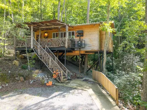605 White St, Hiawassee, GA 30546