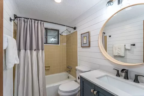 Bath - 125 Ridgewood Dr, Murphy, NC 28906 photo 2 of 6
