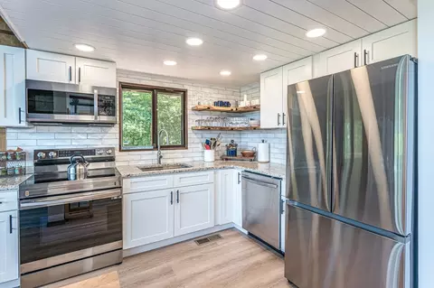 Kitchen - 125 Ridgewood Dr, Murphy, NC 28906 photo 2 of 5