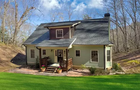 526 Garland Ridge Dr, Hayesville, NC 28904