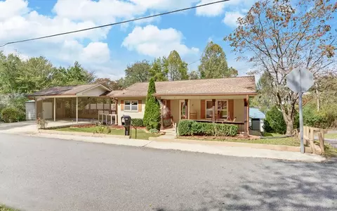 77 East Ave, Murphy, NC 28906