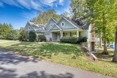 609 Cypress Pointe Ln, Hayesville, NC 28904