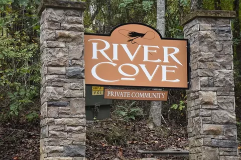 361 River Cv, Hayesville, NC 28904