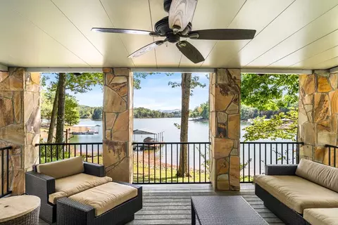1370 Heathers Cove Cir, Hiawassee, GA 30546