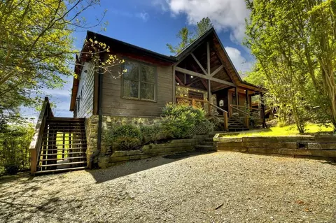 670 Magnolia Dr, Blue Ridge, GA 30513