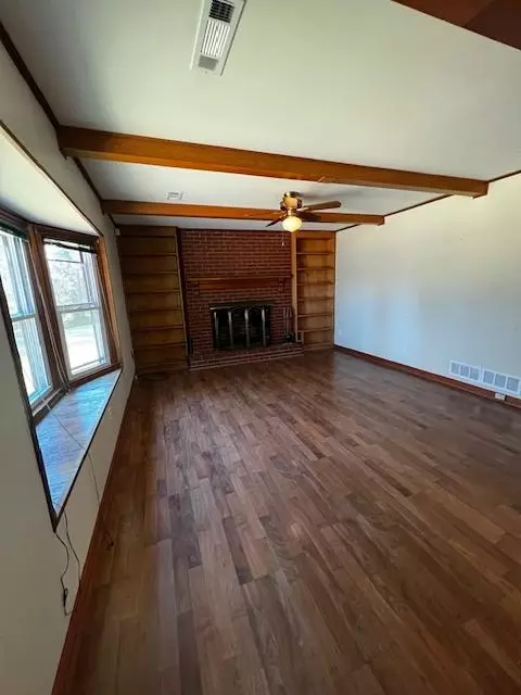 Living - 1966 Hwy 142 E, Covington, GA 30014 photo 1 of 10