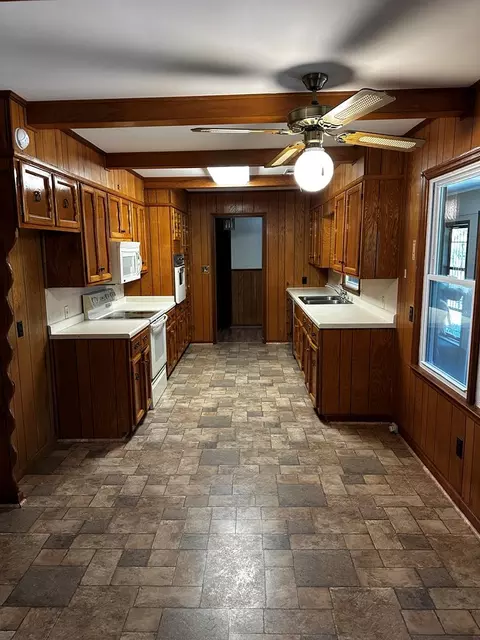 Kitchen - 1966 Hwy 142 E, Covington, GA 30014 photo 9 of 11