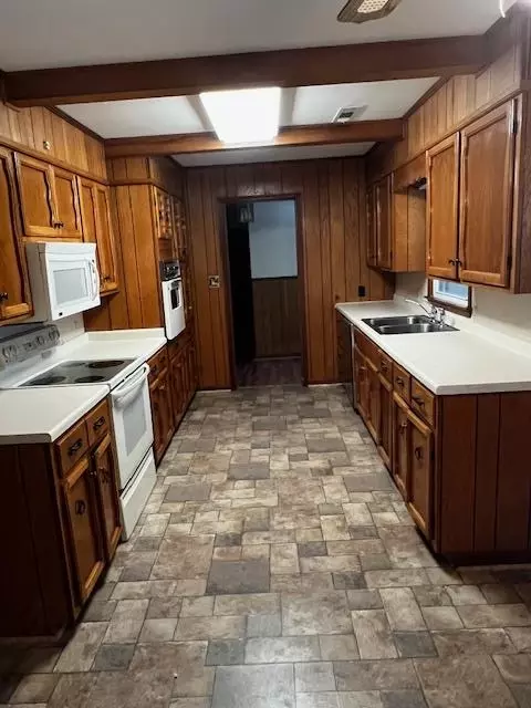 Kitchen - 1966 Hwy 142 E, Covington, GA 30014 photo 5 of 11