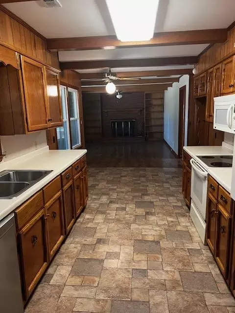 Kitchen - 1966 Hwy 142 E, Covington, GA 30014 photo 8 of 11