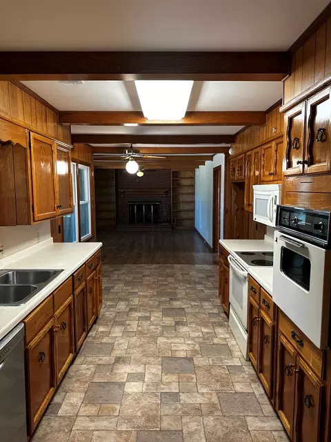 Kitchen - 1966 Hwy 142 E, Covington, GA 30014 photo 10 of 11