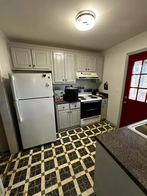 Kitchen - 1966 Hwy 142 E, Covington, GA 30014 photo 2 of 11