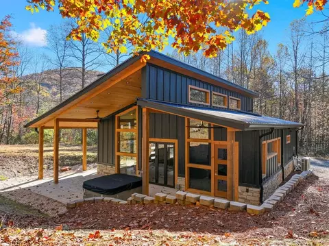 138 Cottonwood Ln, Blue Ridge, GA 30513