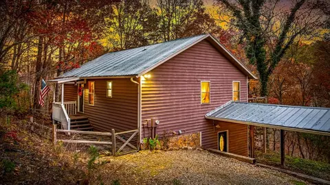 90 Hay Ln, Morganton, GA 30560