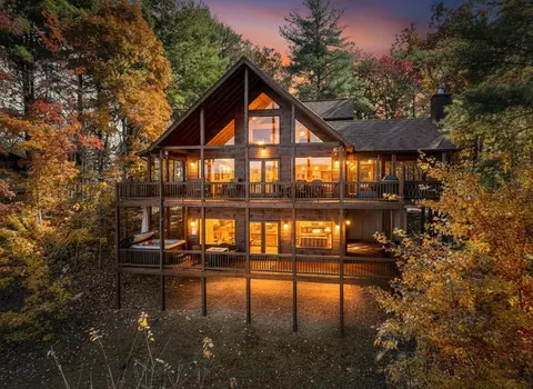 136 Oasis Dr, Blue Ridge, GA 30513