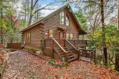 90 Dupont Dr, Blue Ridge, GA 30513