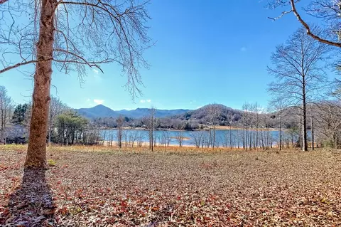 314 Lakeside Dr, Hiawassee, GA 30546
