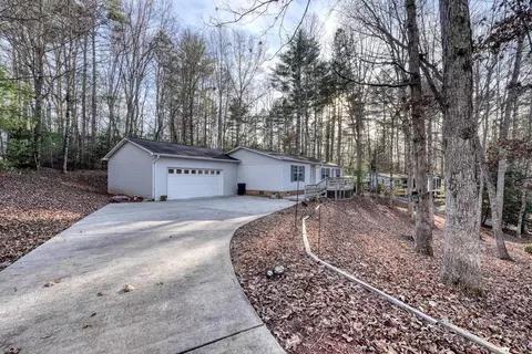 219 Rocky Cir, Blairsville, GA 30512
